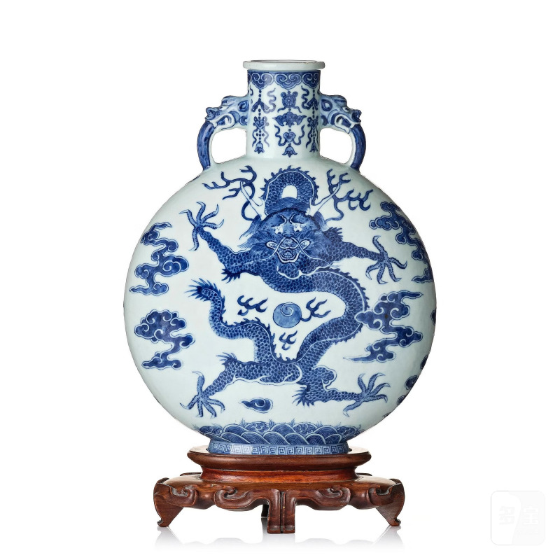 A blue and white 'dragon' moon flask,